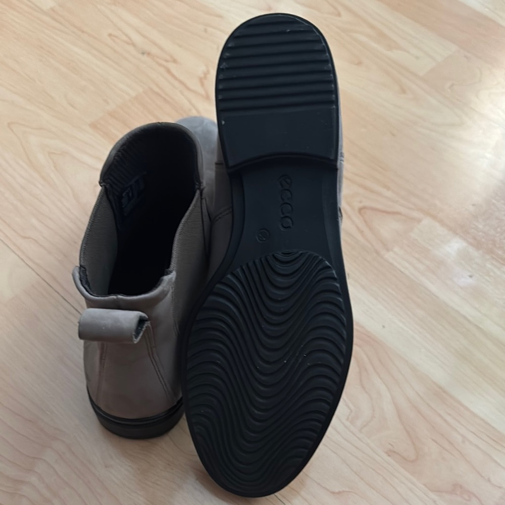Ecco Women Dark Grey Chelsea Boots - Picture 2 of 4